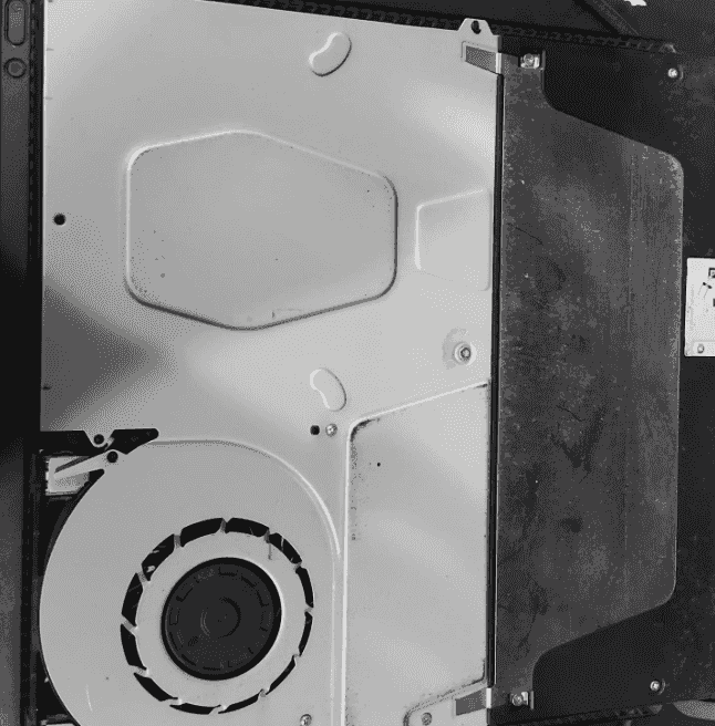 للبيع سوني بليستيشن فور ٤ مستعملة كالجديد 