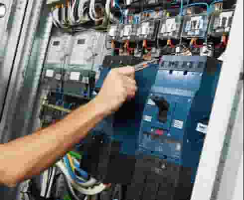 فني كهرباء و سباكه
