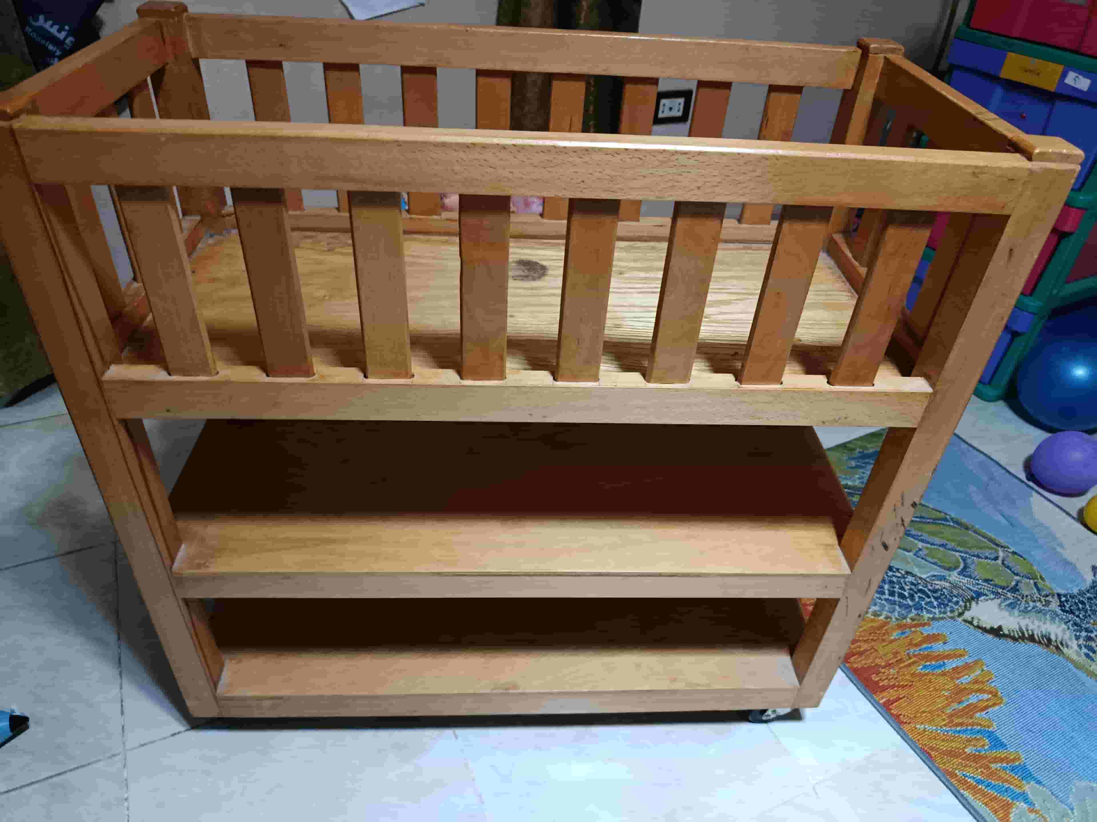 سرير نوم او تغير لاطفال