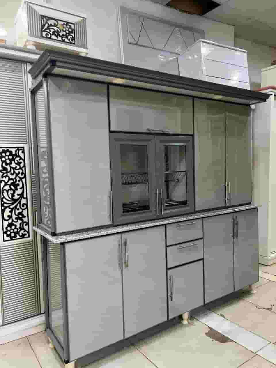 مطبخ جلاس ضد المايه