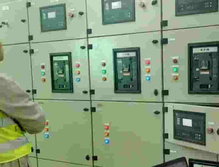 فني كنترول و مبرمج أجهزة تحكم