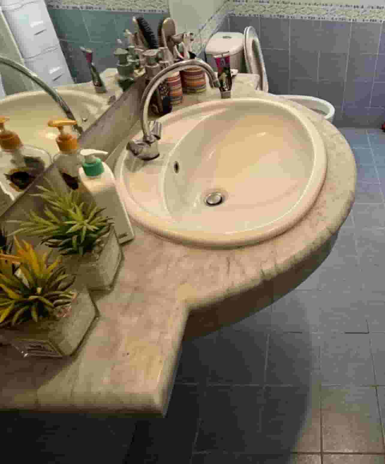 حوض ديورافيت داخل رخامه بيضاء