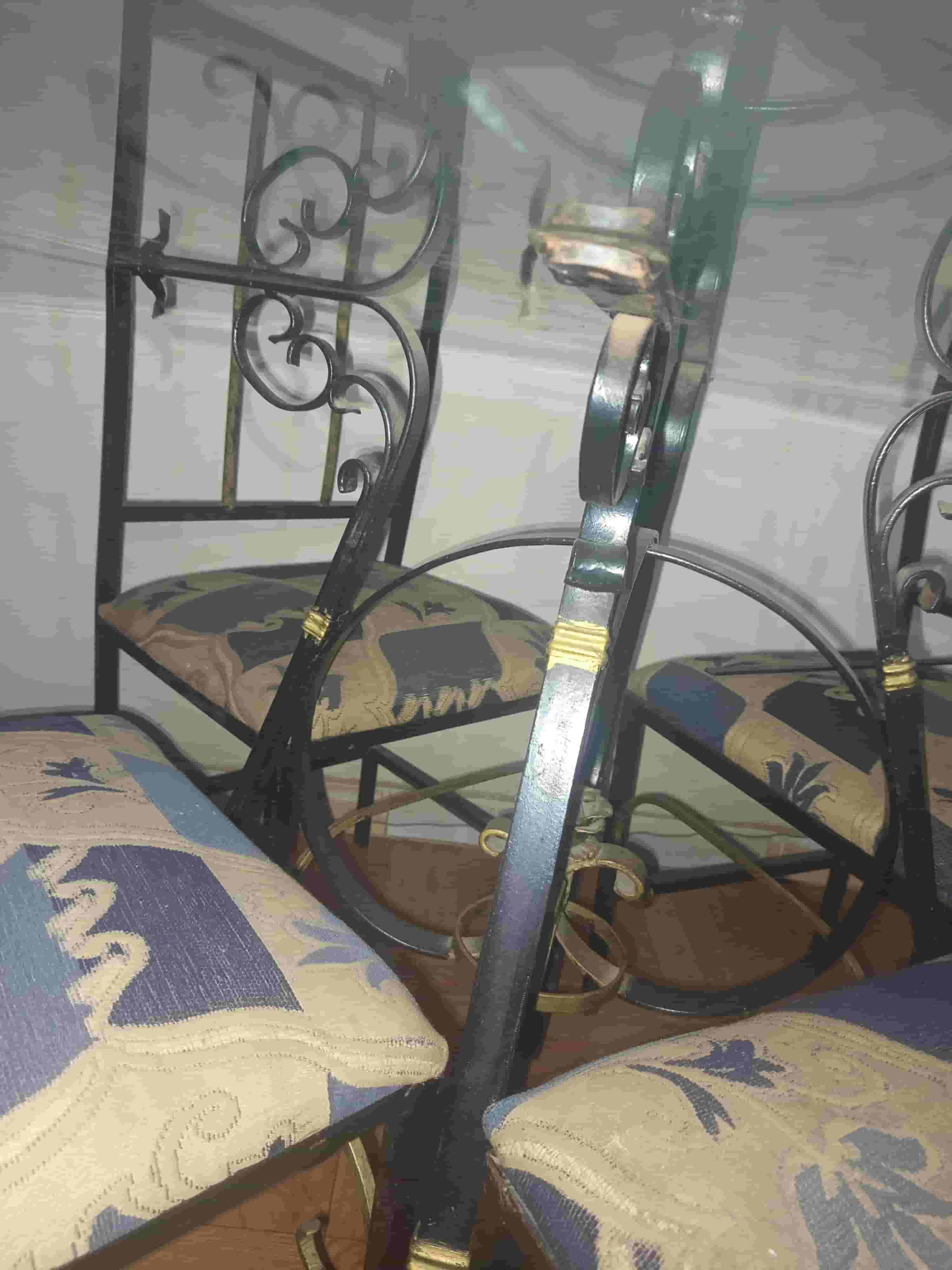 سفرة مع اربع كراسى سفرة مع اربع كراسى